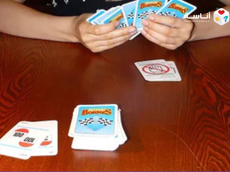 لعبة Mille Bornes: سباق الـ 1000 كيلومتر، فن التعطيل، ومعركة الطريق الكلاسيكية