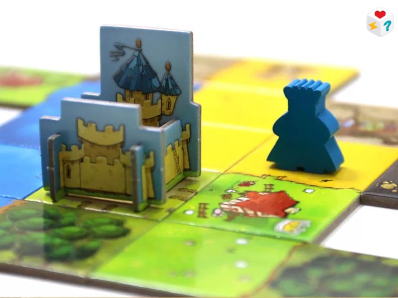 لعبة Kingdomino : عبقرية "الدومينو" في ثوب ملكي وبناء الممالك الاستراتيجي