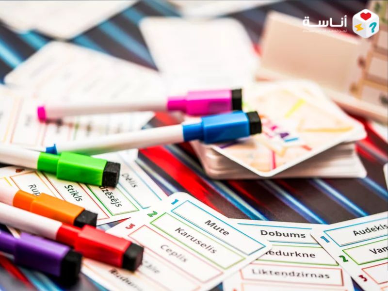 الدليل الأسطوري للعبة Just One : عبقرية التوافق وبلاغة الكلمة الواحدة