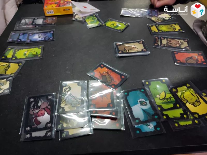 دليل لعبة Cockroach Poker الشامل: الفن الاستراتيجي للخداع المنظم