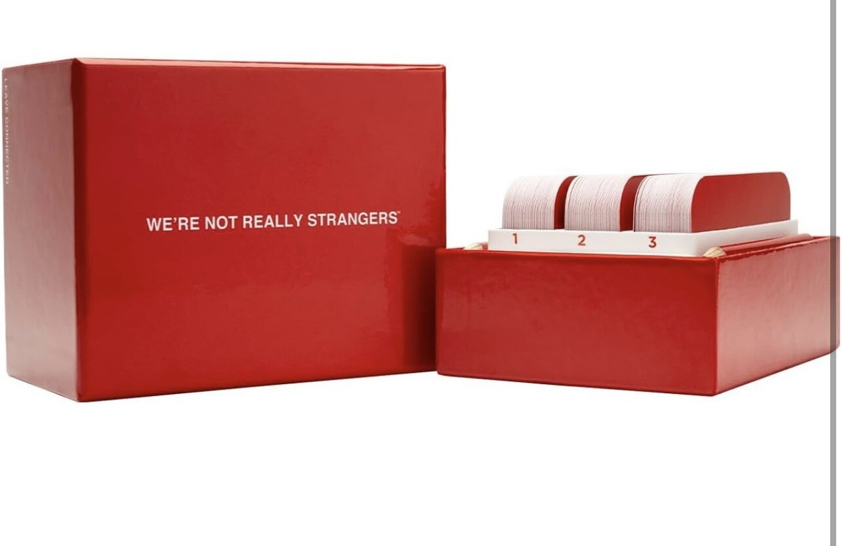 مراجعة لعبة We'reNotReallyStrangers – اكتشف عمق العلاقات بلحظات صادقة وممتعة